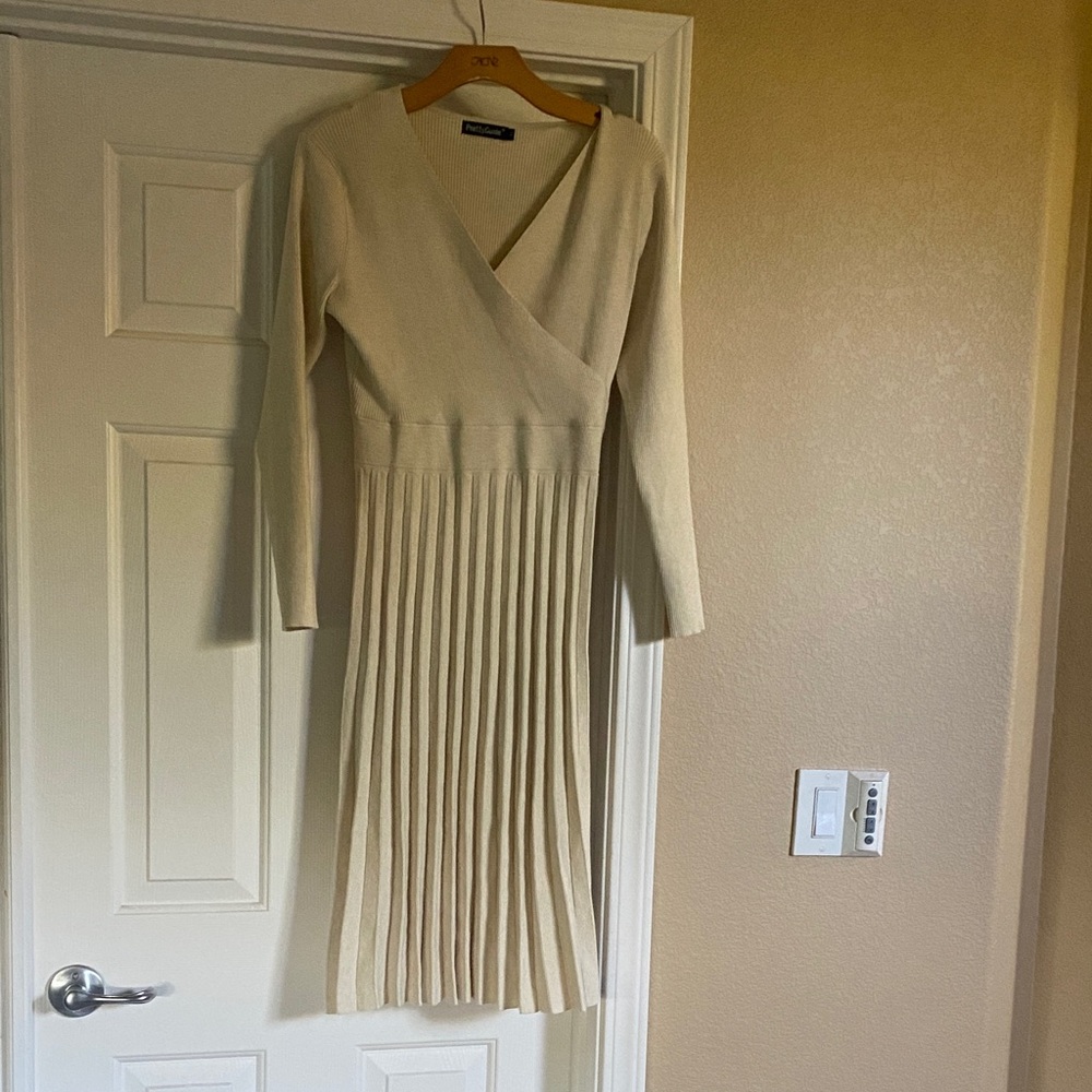 Elegant Cream Long Sleeve Pleated Dress
